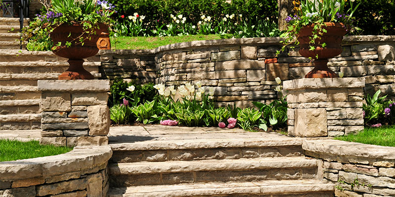 Uses for Retaining Walls and Important Features to Implement
